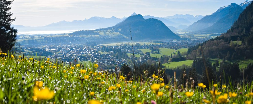 Wandelen Pfronten im Allgäu Duitsland lente in de Alpen